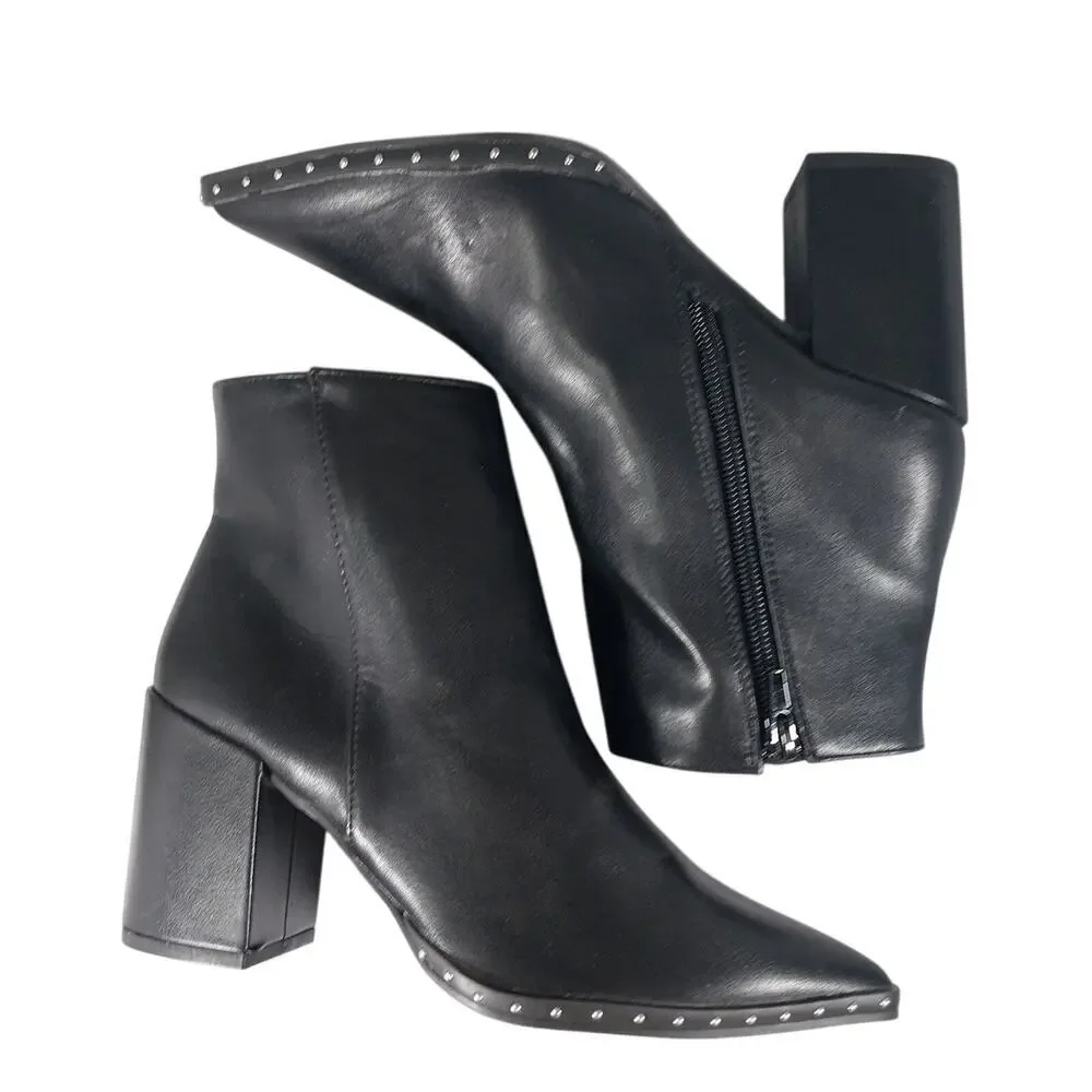 NWOT! QUPID! BLACK VEGAN LEATHER ANKLE BOOTS W/GOLD MICRO STUDDED TOE! SZ 5.5M
